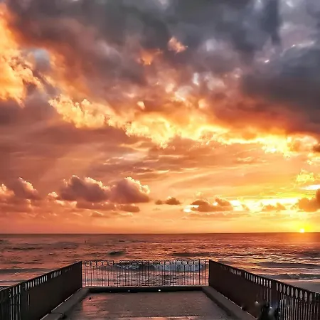 Seaside Apartment *